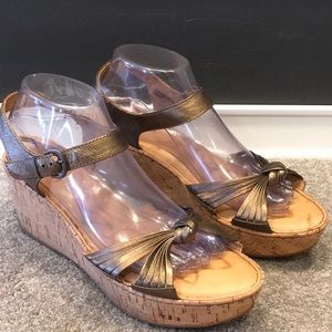Born woman’s bronze wedge platform sling back sandals